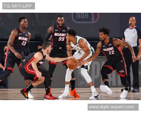 中超精彩对决：拜仁狂胜里昂五球大捷战术解析与绝杀瞬间回顾